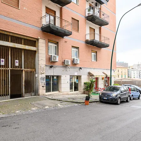 Via Coriolano 8 شقة