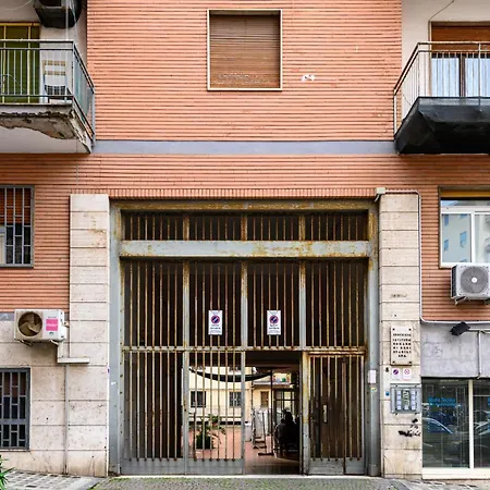 Via Coriolano 8 *