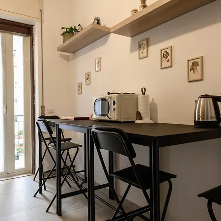 Via Coriolano 8 شقة