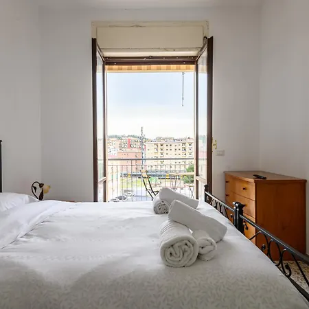 Via Coriolano 8 * نابولي