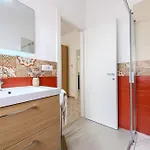 Via Coriolano 8 * Neapol